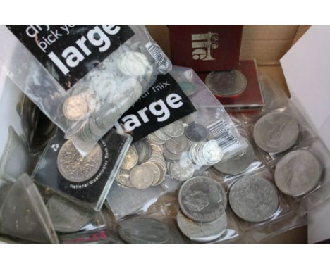 Collection of vintage UK coinage to include a large amount of Sixpences, many of which are Silver