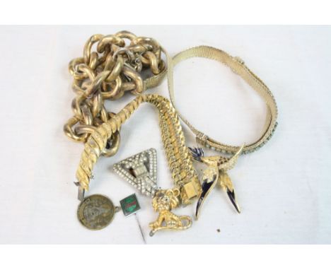 Collection of vintage yellow metal &amp; other Costume jewellery to include Brooches &amp; Dress clip etc