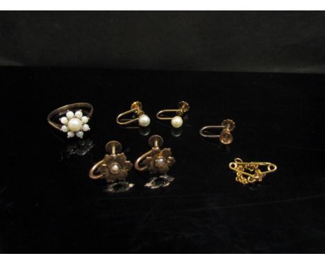A 9ct gold pearl daisy ring, bent, 9ct gold pearl screw-back earrings and others 