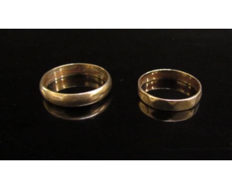 Two 9ct gold bands. Size M and J/K, 3.2g 