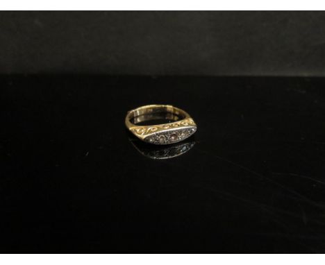 A gold five stone graduated diamond ring. Size M, 4.1g 