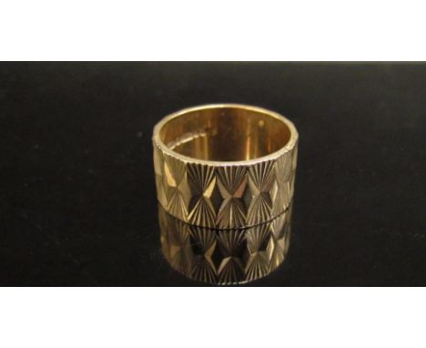 A 9ct gold textured band. Size L/M, 4.5g 