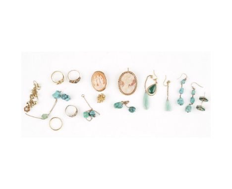 A collection of jewelleryto include an 18ct gold wedding band, a 9ct gold turquoise and pearl set ring (one turquoise deficie