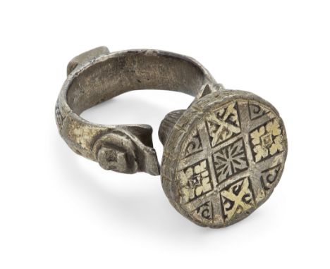 A Group of Important Works - To be sold Without ReserveA Timurid silver and parcel gilt engraved ring, Persia, second half 15