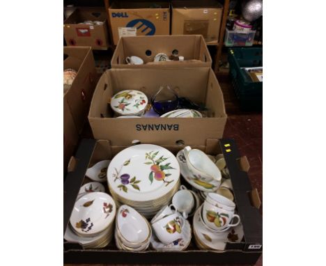 A large quantity of Royal Worcester 'Evesham' etc.
