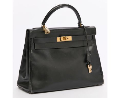 Handtasche "Kelly Bag",Hermès wohl Ende 20. Jh. Schwarzes, glattes Leder, goldfarbene Metall- Elemente. Typ. Form m. 1 Henkel