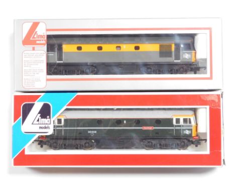 Lima Models OO gauge Class 33 locomotives, comprising 33008 Eastleigh, BR green with white stripe, and 33065, Dutch yellow an