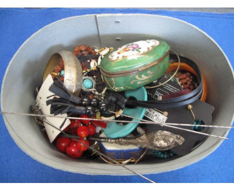 Quantity of assorted items to include French porcelain floral trinket box, assorted pins, button hooks, bangles, graduated be