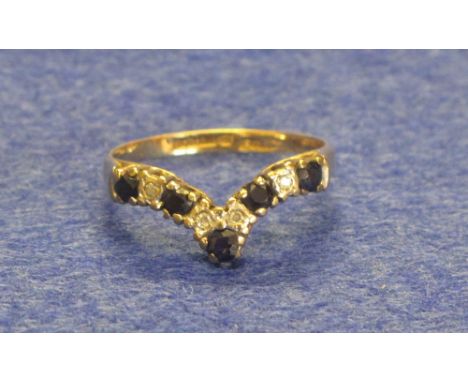 9ct gold diamond chip arrow head ring. 