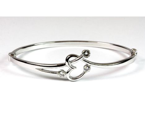 A pretty 18ct white gold bangle (stamped 750) set with bright brilliant cut diamonds. Approx 11 g, Est. £400 - 500.