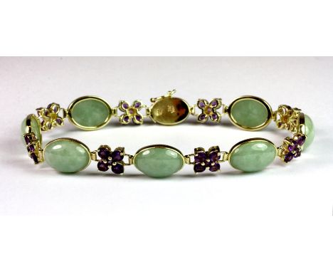 A Chinese 14ct yellow gold (stamped 14K) jade and amethyst bracelet