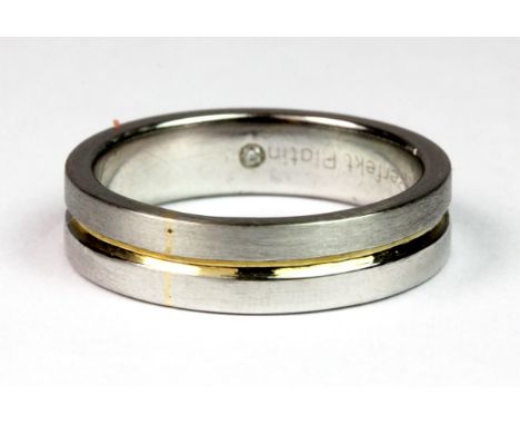 A platinum band. (M), approx 8g.  Please note this lot is a credit card reclaim item and is sold without reserve and as seen.