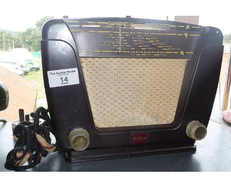 A Stella bakelite radio model no. ST1000/15