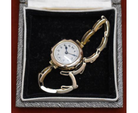 Ladies 9ct Gold Wrist Watch from 1922. Hallmarked case with expandable plated bracelet. Hinged front and rear case. Antique m