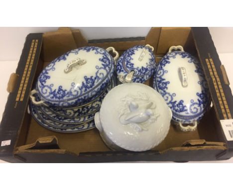 A box of blue & white dinnerware together with a Royal Worcester lidded tureen.  Please Note: All enquiries will be responded