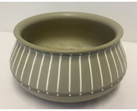 Bourne Denby ceramic bowl / plant pot.  Approx 21cm diameter. Please Note: All enquiries will be responded to after we re-ope