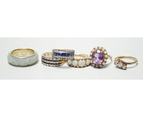 Four assorted modern 9ct god and gem set rings including amethyst and split pearl and white opal and diamond chip, gross 13.5