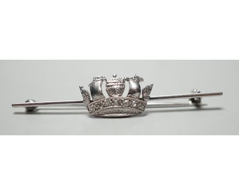 An 18ct, plat and rose cut diamond chip set coronet bar brooch, 50mm,m gross weight 4.5 grams.