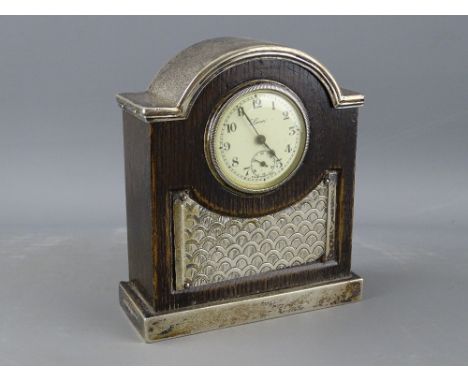 A SILVER MOUNTED OAK MINIATURE MANTEL CLOCK, Birmingham 1921, 10 cms high