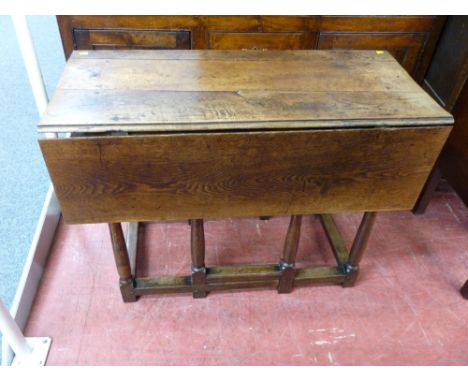 A CIRCA 1830 PERIOD OAK TWIN FLAP GATE LEG DINING TABLE on turned and block supports, 74 cms high, 102 cms long, 47 cms wide 