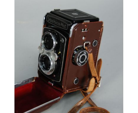 YASHICA 'YASHICA MAT' TWIN LENS REFLEX CAMERA, with Tashimon 1:3.2 f+80mm lenses, COPAL - MXV black textured composition cove