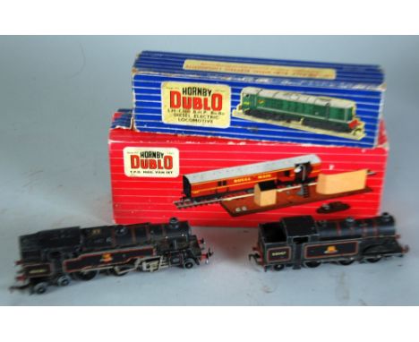 HORNBY DUBLO MINT AND BOXED T.P.O. MAIL VAN SET, model No. 2400 with original leaflet (lacks button push and mail bags), red 