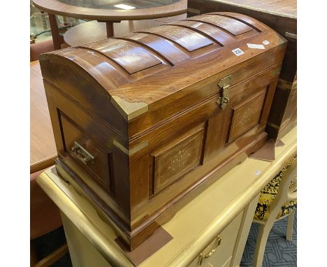 SMALL TRUNK