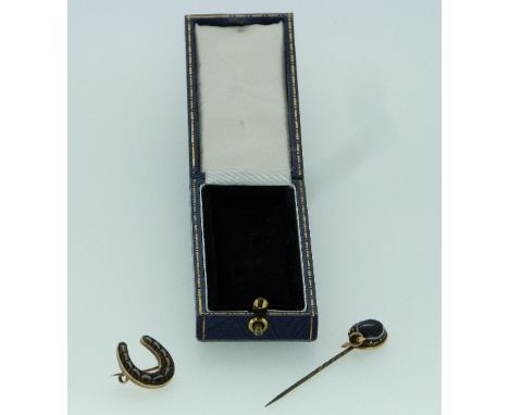 A small horseshoe Brooch, set with brown striated agates, together with a stick pin set with similar agate (2)