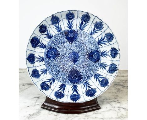 CHINESE KANGXI 'ASTER' BLUE AND WHITE PORCELAIN PLATE, 28cm  D. 