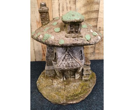 Large garden toad stool house ornament [35x46cm] 