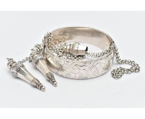 A SILVER HINGED BANGLE AND A PENDANT CHAIN, wide bangle with foliate pattern, approximate width 18.8mm, push button clasp, ha