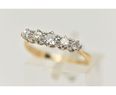 A FIVE STONE DIAMOND RING, two old cut diamonds and three round brilliant cut diamonds, approximate total diamond weight 0.50