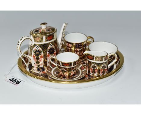 A MINIATURE ROYAL CROWN DERBY IMARI 1128 TEA SET AND SERVING TRAY, comprising an oval serving tray, length 18.5cm x width 15.