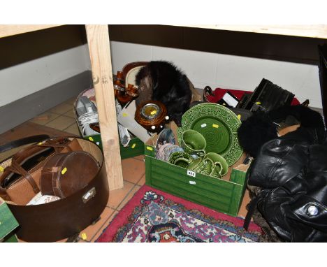 TWO BOXES AND LOOSE VINTAGE SUNDRIES, to include a group of T.G Green &amp; Co. Ltd - Church Gresley Potteries 'Hunt Club' de