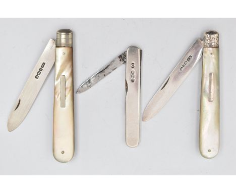 THREE SILVER FRUIT KNIVES, the first fitted with a mother of pearl handle, engraved floral design to the collar, hallmarked s