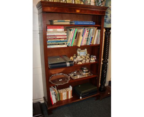 A 20th century mahogany bookcase of five shelves, with inlaid bats wing cartouche on bracket feet 92.5cm wide (TG)