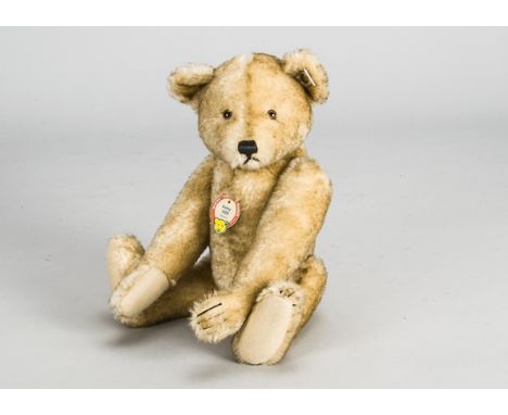 A Steiff limited edition Teddy Bear Petsy 1928, 971 of 4000, in original box with certificate, 2000