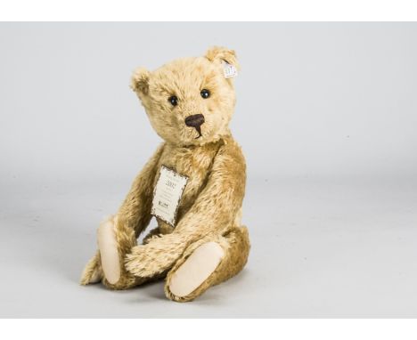 A Steiff limited edition British Collector’s Teddy Bear 2002, 2012 of 4000, in original box with certificate