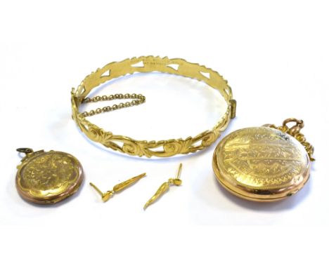 COLLECTION OF 9CT ROLLED GOLD JEWELLERY to include a pierced scroll pattern bangle, chilli motif earrings and two antique eng