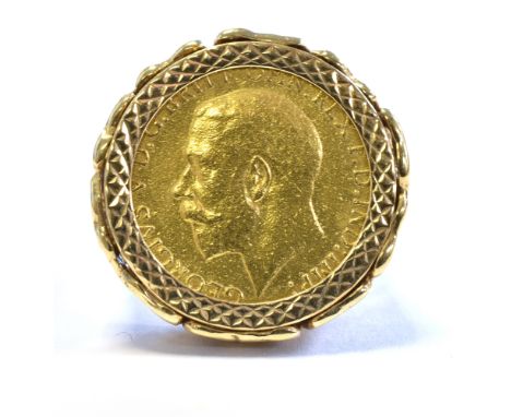 HALF SOVEREIGN RING dated 1914, spectacle set in 9ct gold, ring size R.  Hallmarked 375 London 1978.  Weight 10.7 grams