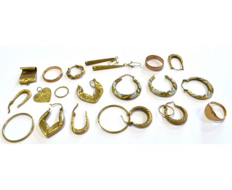 VARIOUS 9CT GOLD ITEMS OF JEWELLERY to include hoop earrings, plain rings, a signet ring, heart pendant, drop earrings and a 