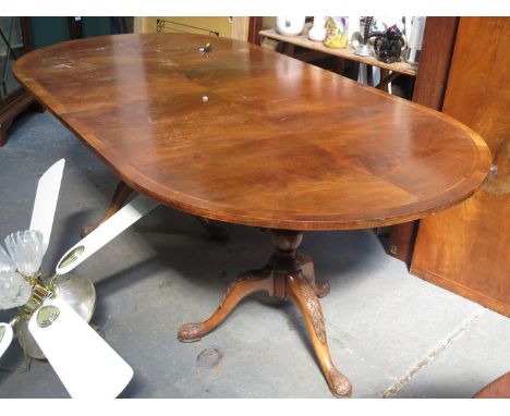 EXTENDING TABLE WITH TWO LEAVES ON CARVED TRIPOD BASES 