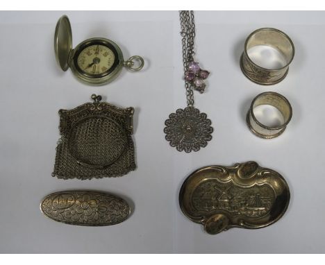 MIXED LOT OF SILVER AND SILVER COLOURED ITEMS INCLUDING MESH PURSE, NAPKIN RING, COMPASS AND DISH, ETC. 