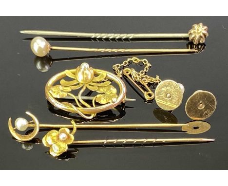 9CT GOLD &amp; OTHER ANTIQUE JEWELLERY, 6 ITEMS - an oval openwork floral design seed pearl set brooch with safety chain, 2.7