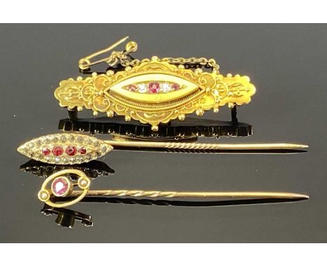 VICTORIAN 15CT GOLD &amp; OTHER JEWELLERY ITEMS (3) - to include a Chester 1894 bar brooch with two diamonds and three rubies