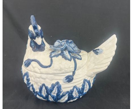 Lovely blue and white vintage Laguna Art Ceramics ceramic hen egg holder. 20 x 15 cm 