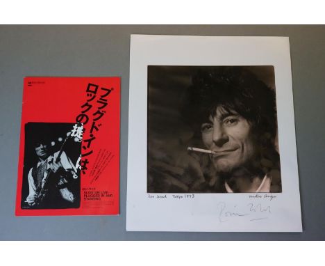 Music Memorabilia - The Rolling Stones - Signed Ronnie Wood photograph by photographer and artist Tokyo 1993 plus Japanese 19