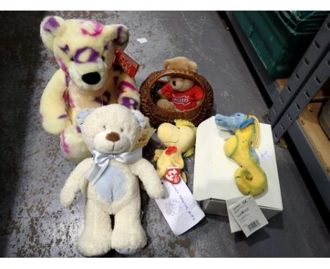 Mixed soft toys including a boxed Steiff. Not available for in-house P&amp;P 