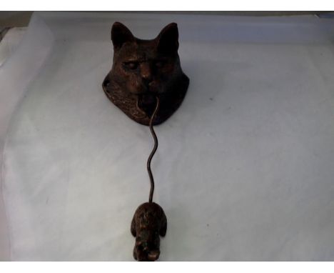 Cast iron cat and mouse door knocker. L:25cm UK P&amp;P Group 1 (£16+VAT for the first lot and £2+VAT for subsequent lots) 