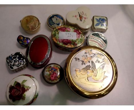 Mixed trinket boxes including Royal Albert, Chokin and Royal Worcester examples. UK P&amp;P Group 1 (£16+VAT for the first lo